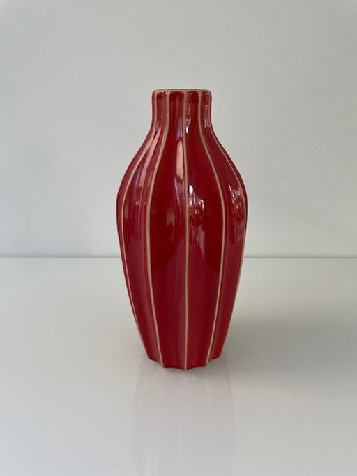 Modern Design Vase Coral Red Ceramic With Ribbed Pattern