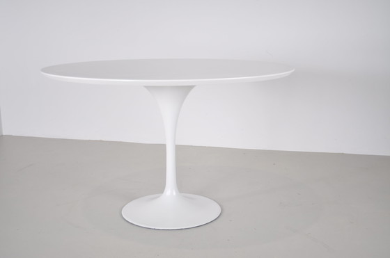 Image 1 of Table de salle à manger tulipe design