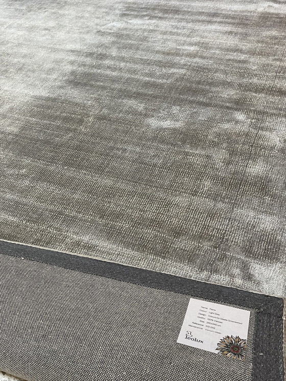 Image 1 of Leolux Patna light grey carpet