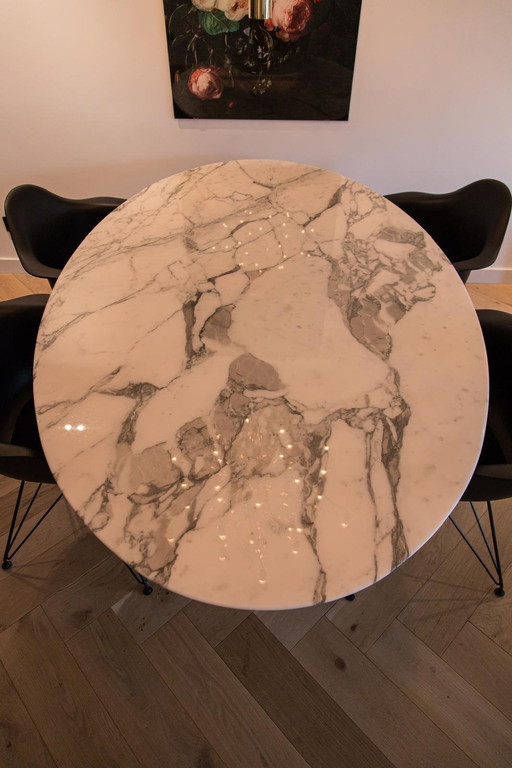 Eero Saarinen Tulip Dining Table, Arabescato Marble