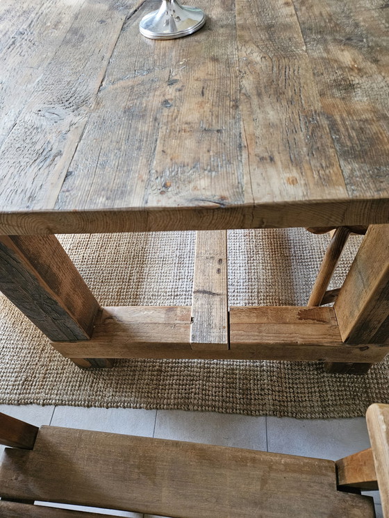 Image 1 of Grande table de salle à manger en bois massif