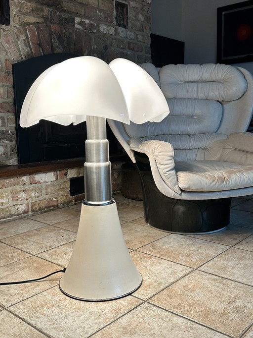 Gea Aulenti, Pipistrello Lamp