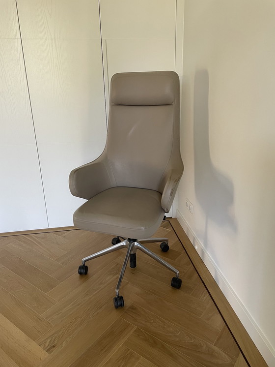 Image 1 of Vitra grand office chair