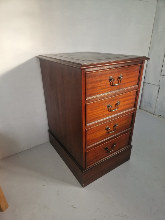 Image 1 of Mobile archivio inglese con finta pelle