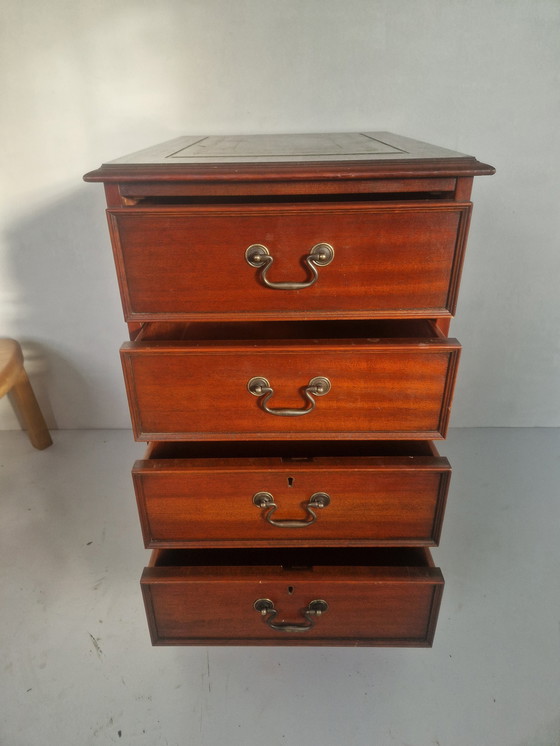 Image 1 of Mobile archivio inglese con finta pelle