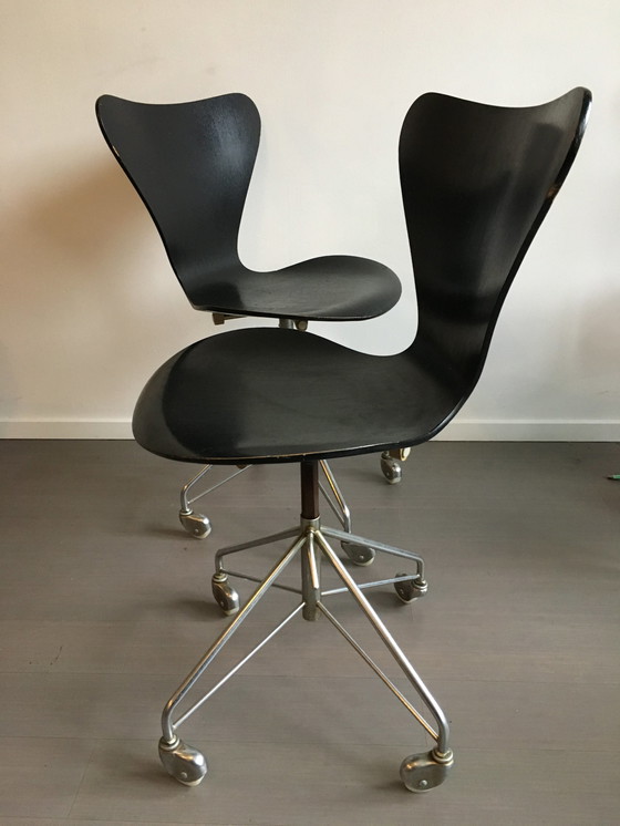 Image 1 of 1960's Arne Jacobsen 3117 chairs