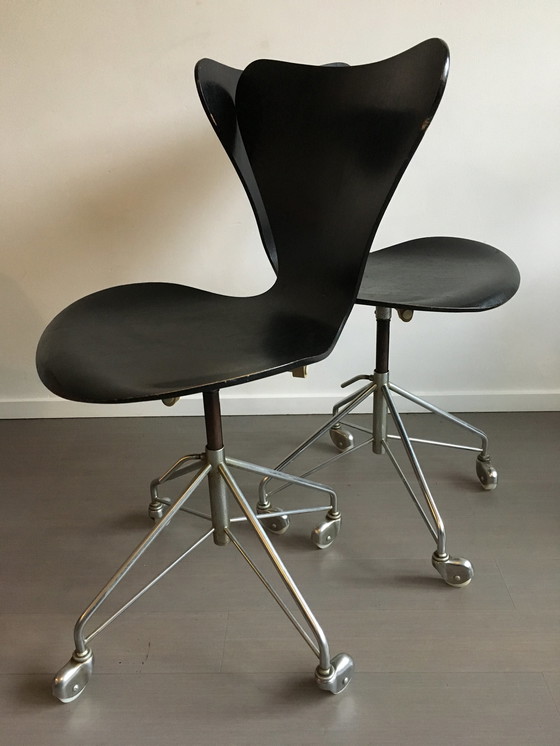 Image 1 of 1960's Arne Jacobsen 3117 chairs