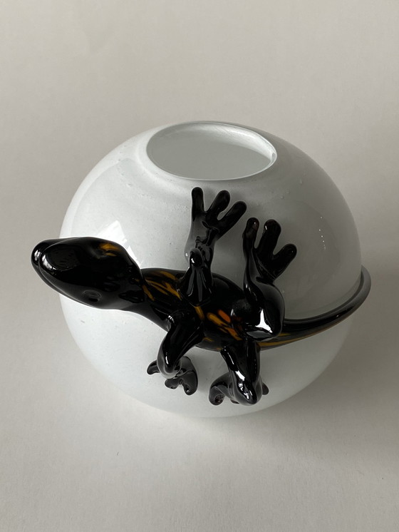 Image 1 of Lizard on a vase