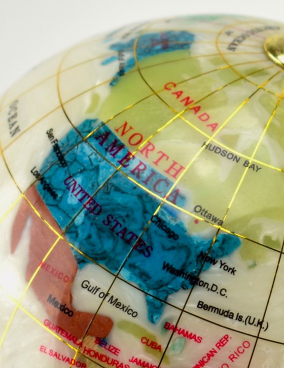 Image 1 of Globe terrestre vintage sur base en laiton