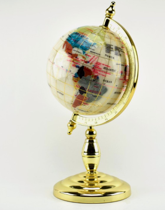 Image 1 of Globe terrestre vintage sur base en laiton