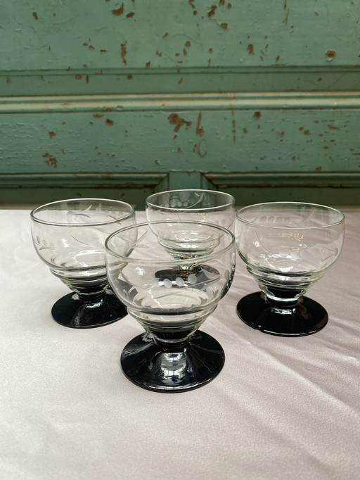 4X Liqueur Glasses On Black Base With Engraved Ear of Corn