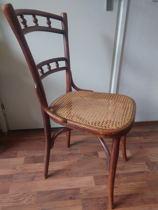 Ancienne chaise en bois, sangles tissées à la main