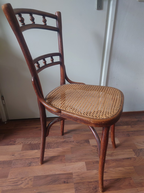 Image 1 of Ancienne chaise en bois, sangles tissées à la main