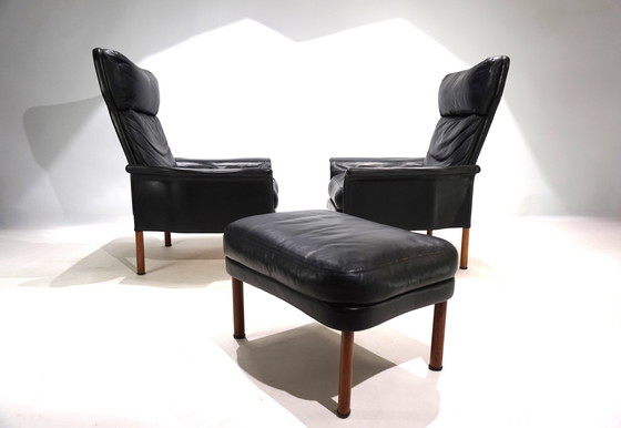 Image 1 of Hans Olsen, ensemble de 2 chaises en cuir avec ottoman, 1960