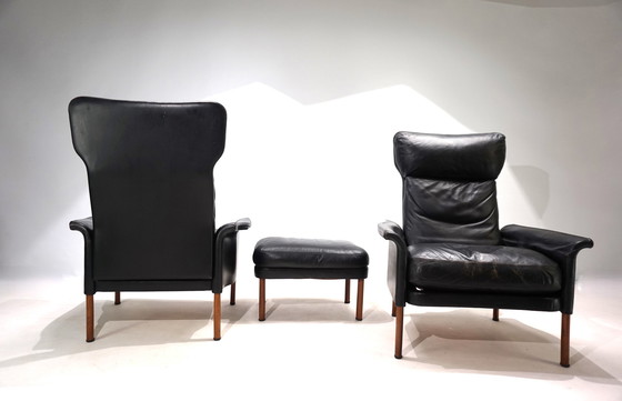 Image 1 of Hans Olsen, ensemble de 2 chaises en cuir avec ottoman, 1960