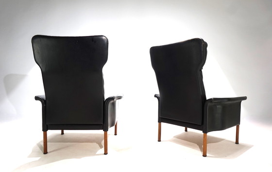 Image 1 of Hans Olsen, ensemble de 2 chaises en cuir avec ottoman, 1960