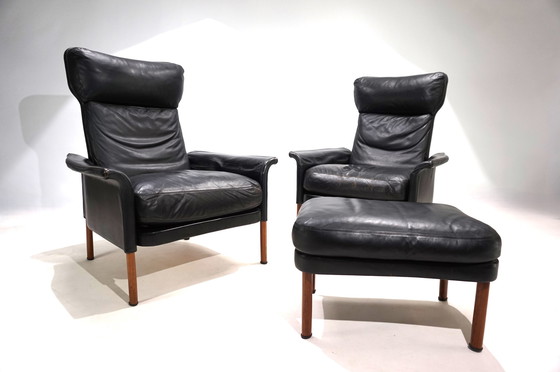 Image 1 of Hans Olsen, ensemble de 2 chaises en cuir avec ottoman, 1960