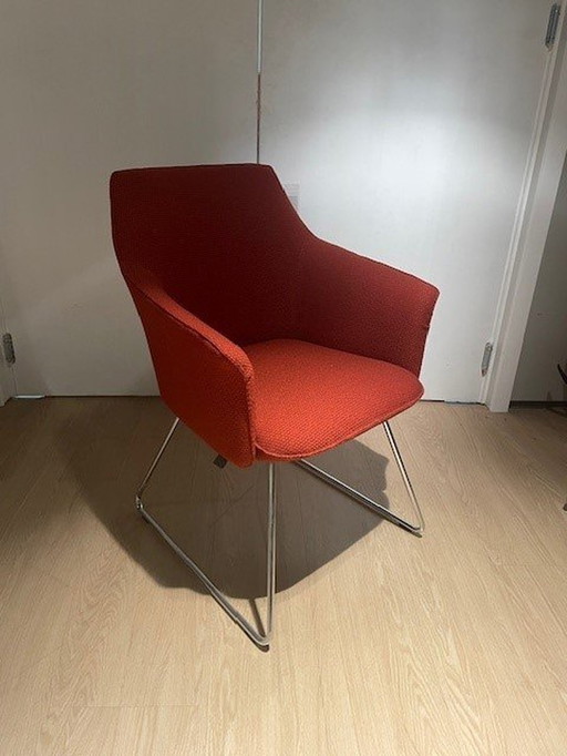 Leolux Chair Outline Red Showroom Model