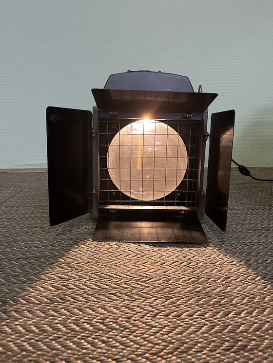 Image 1 of 2 projecteurs industriels vintage pour le théâtre