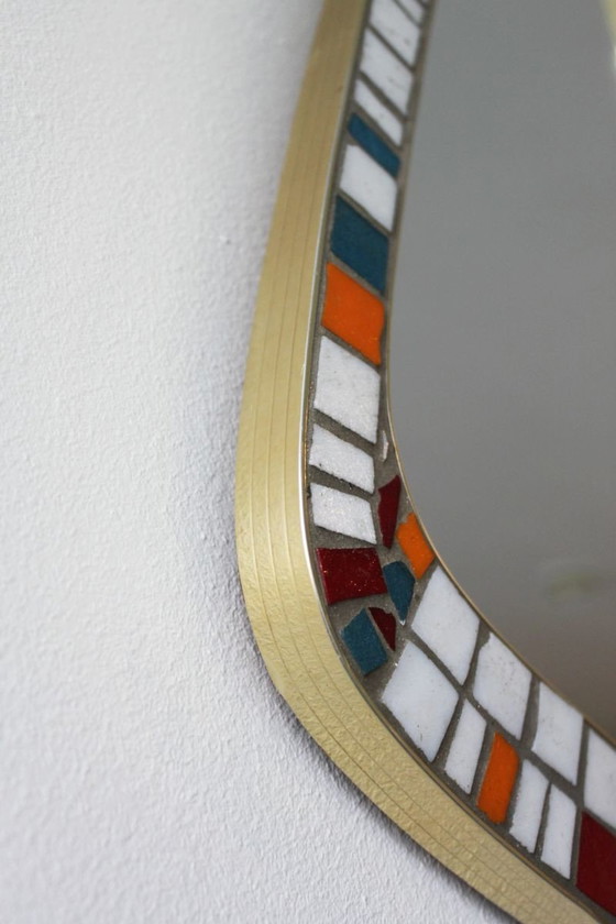 Image 1 of Specchio in mosaico e ottone, forma libera, Olanda, anni '50. 