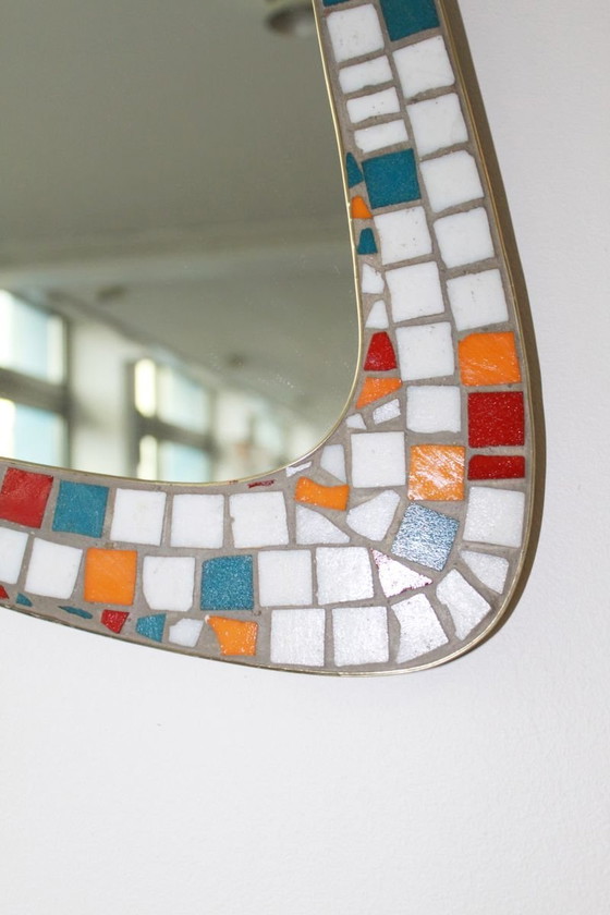 Image 1 of Specchio in mosaico e ottone, forma libera, Olanda, anni '50. 