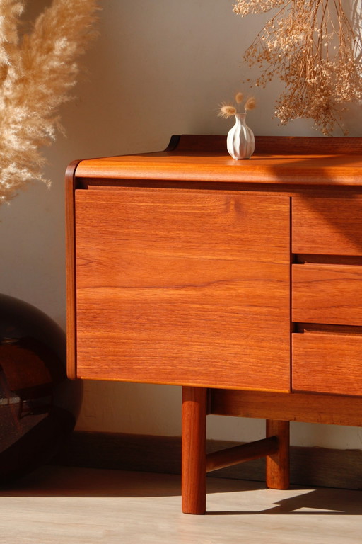 Large "Petersfield" sideboard - White & Newton - Portsmouth