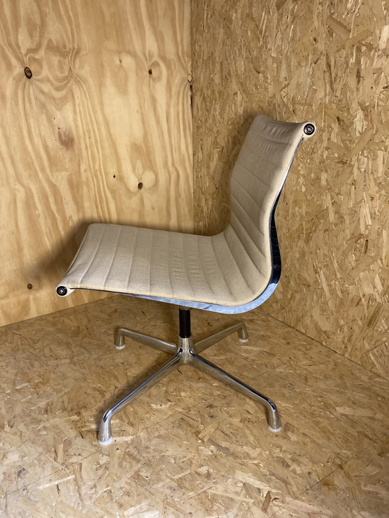 Image 1 of Herman Miller EA-105 Charles Eames office chair