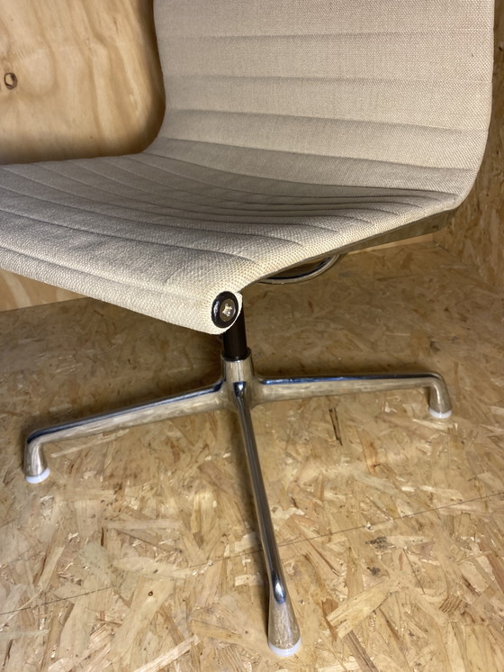 Image 1 of Herman Miller EA-105 Charles Eames office chair