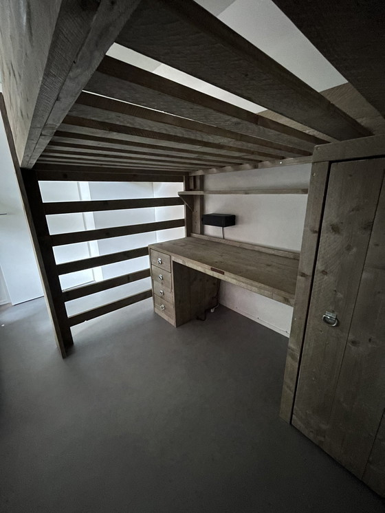 Image 1 of Letto a soppalco in legno con impalcatura