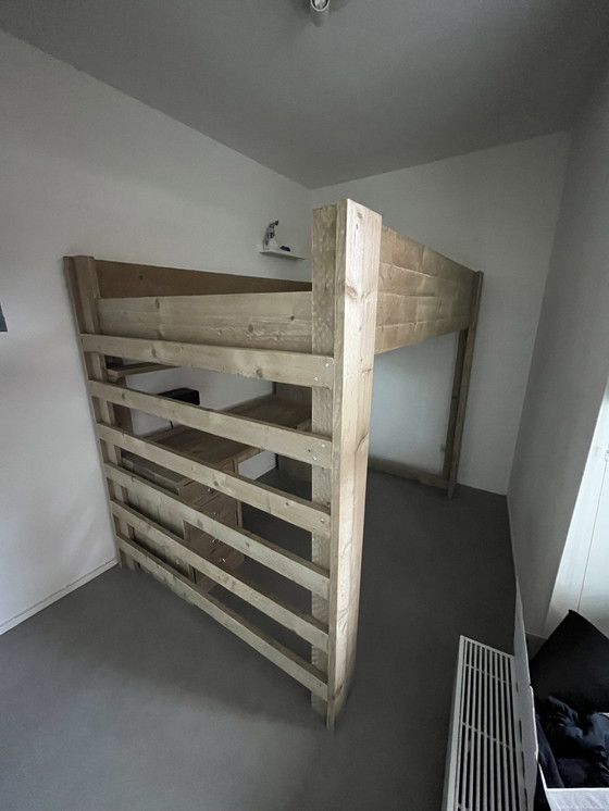 Image 1 of Letto a soppalco in legno con impalcatura