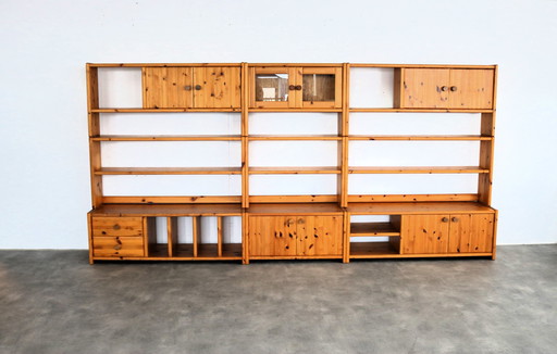 Unidad de pared de pino vintage