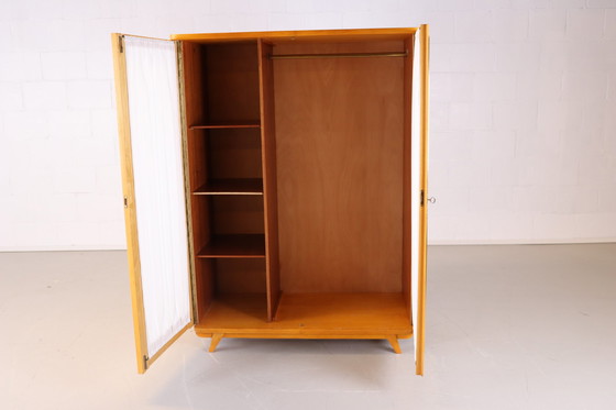 Image 1 of armoire avec rideaux