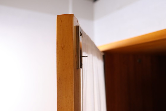 Image 1 of armoire avec rideaux