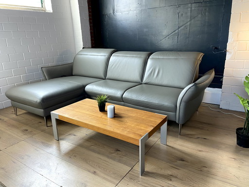 Mondo leather sofa with extendable longchair