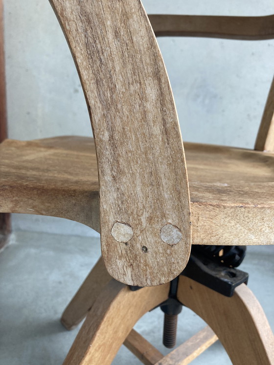 Image 1 of Bureau vintage en bois chaise pivotante