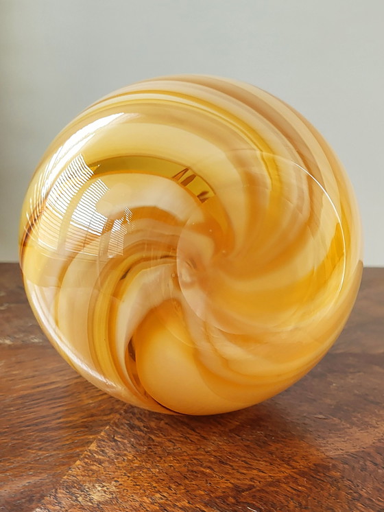 Image 1 of Cream swirl vase, hand-blown