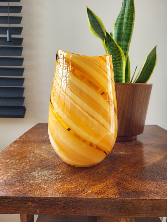 Image 1 of Cream swirl vase, hand-blown