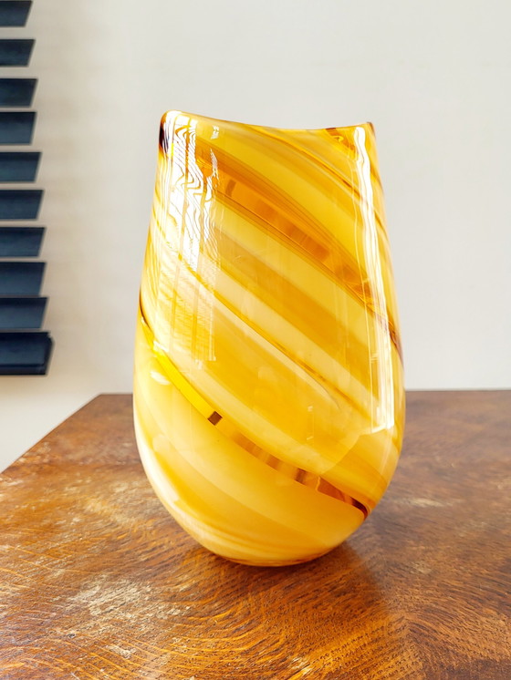 Image 1 of Cream swirl vase, hand-blown