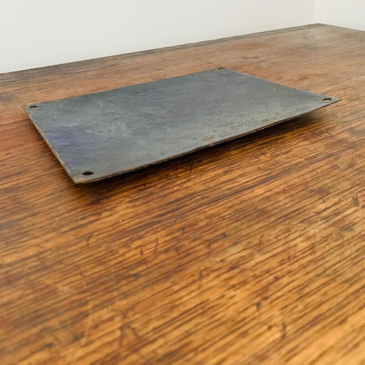 Curved vintage enamelled plaque "docteur médecin a l'entresol a gauche".