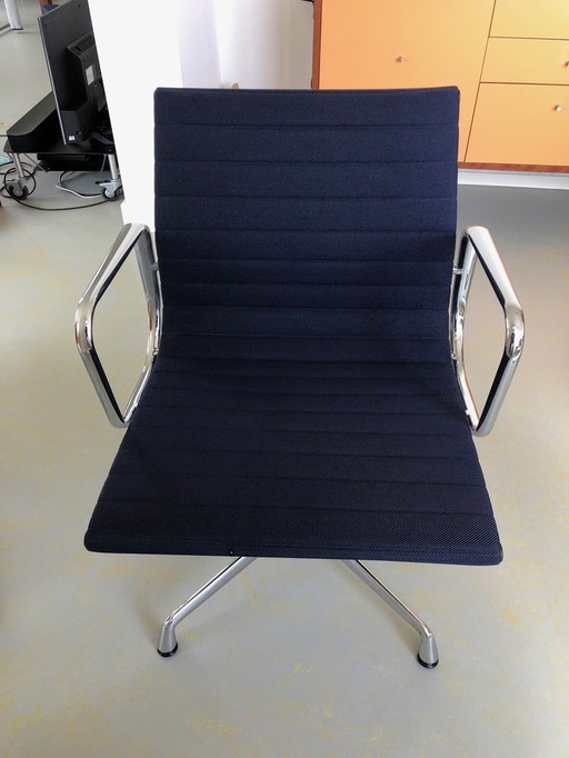 4X Vitra Eames Ea107 Conference Chairs