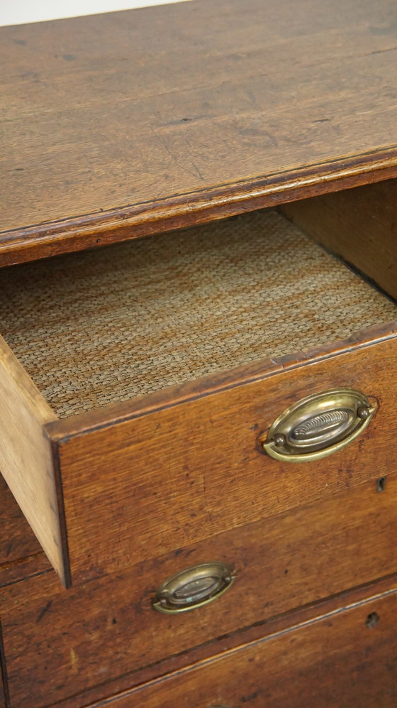 Image 1 of Oak Antique Chest of Drawers With 5 Drawers