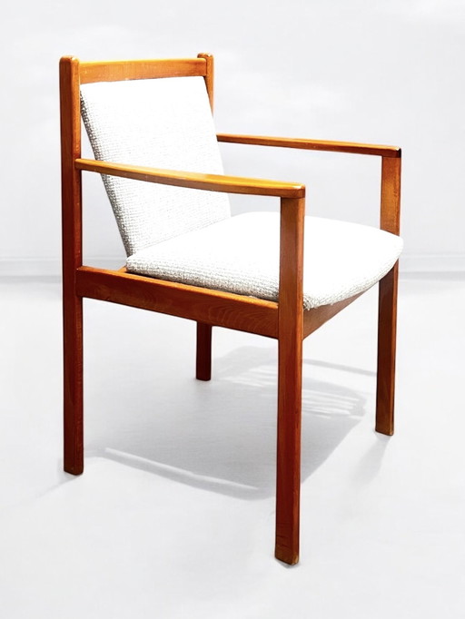 Chair with armrests