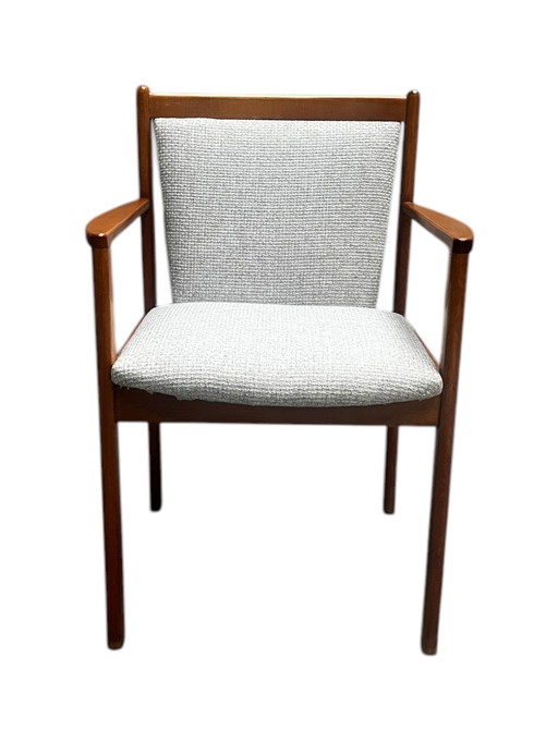 Chair with armrests