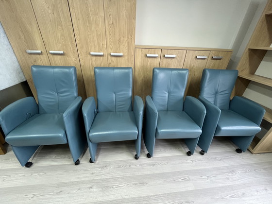 Image 1 of 8x Leolux Doppler chairs blue leather + table