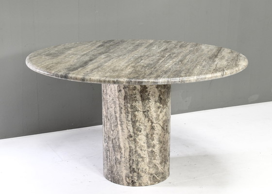 Image 1 of Table de salle à manger moderne en travertin gris