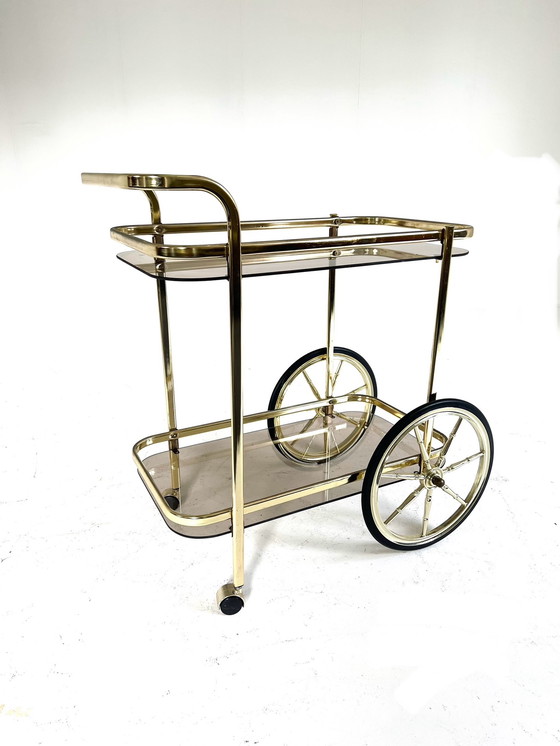 Image 1 of Chariot de bar en verre fumé et laiton