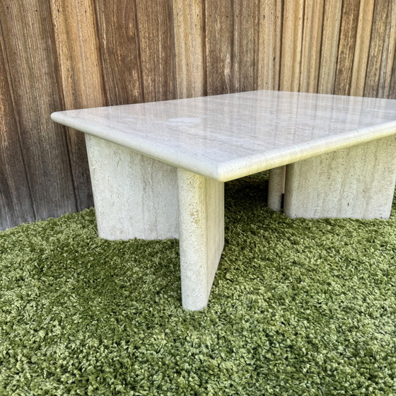 Image 1 of Table basse en travertin