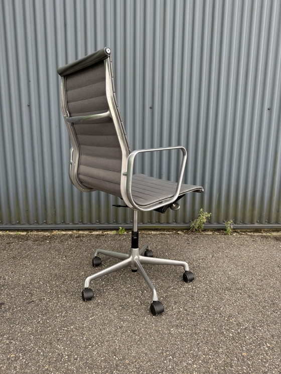 Image 1 of Chaise de bureau vintage Vitra Eames EA119 cuir gris