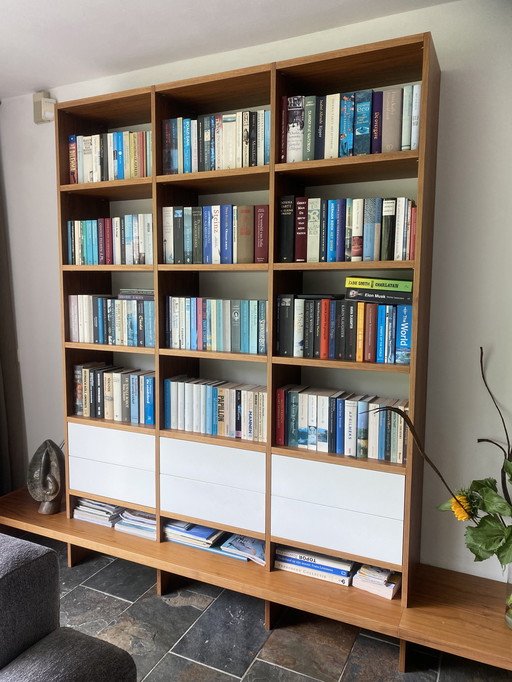 Bibliothèque Castelijn avec console