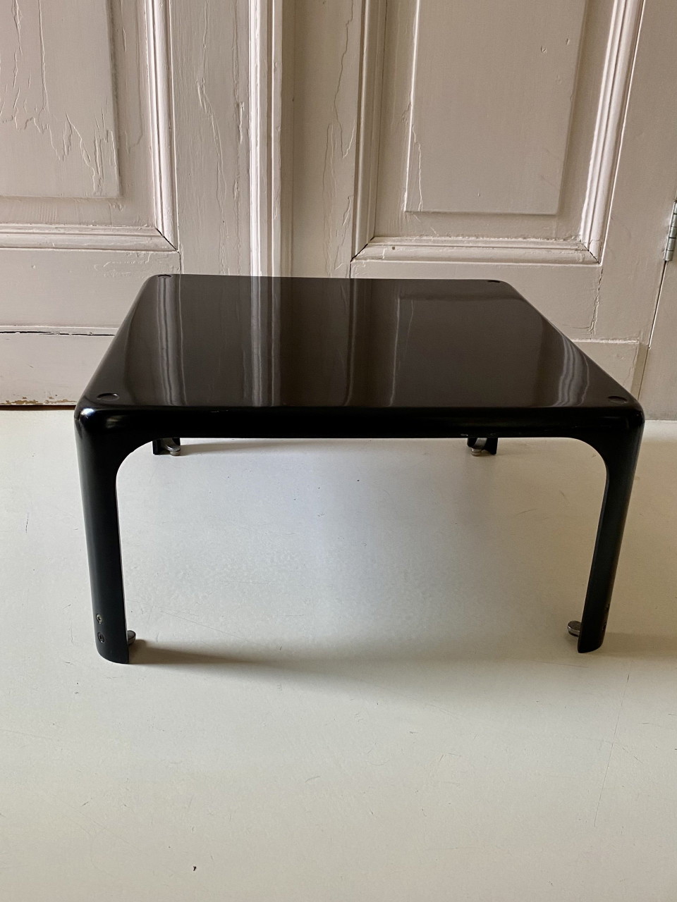 Artemide coffee table by Magistretti | €55 | Whoppah